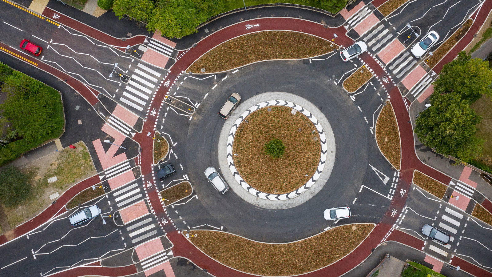 Dutch style round abouts are here